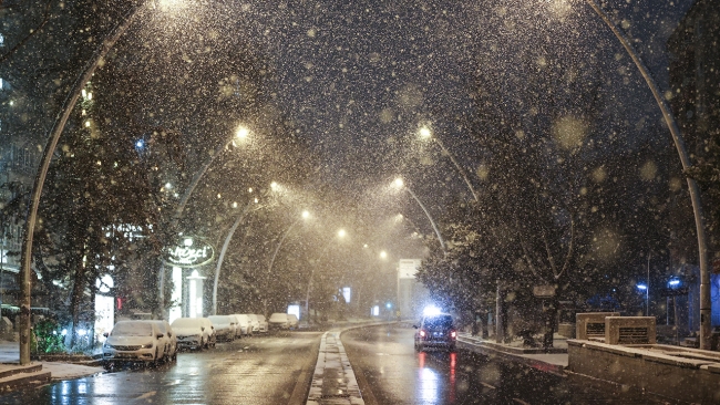 Ankara'da kar yağışı etkili oluyor